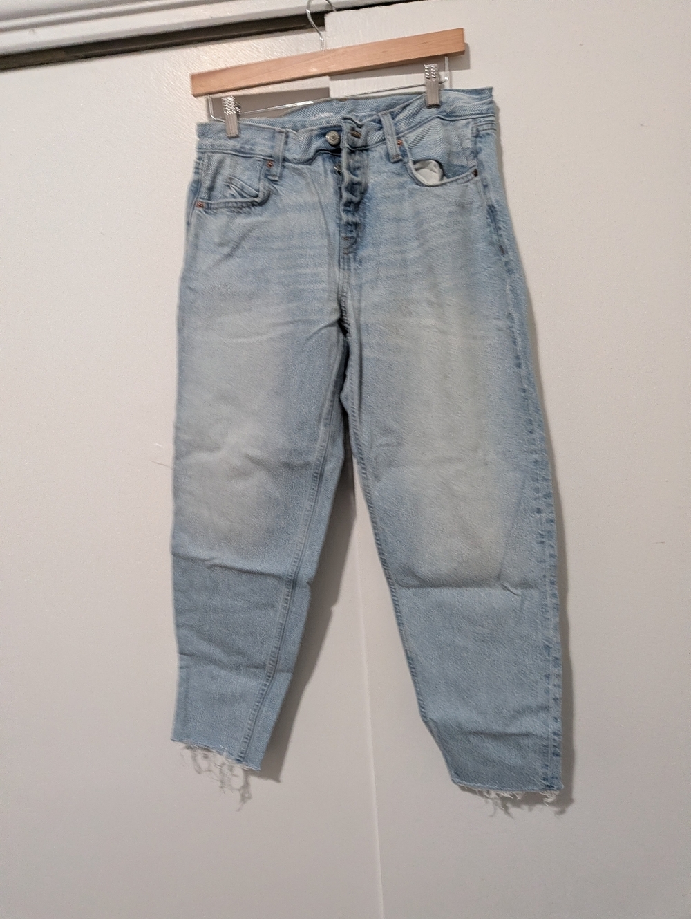 Old Navy High Rise Slouchy Taper Jeans Women's Size 6 Light Wash